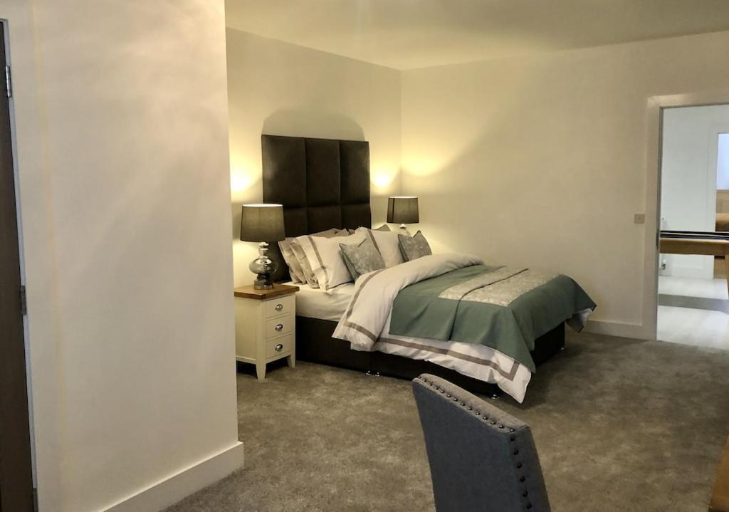 East Church House, Unique 9 Bedroom Church, Historic Market Town. Strathaven Eksteriør bilde